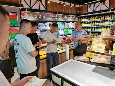 罗山县市场监管局举行食品销售领域“四化”建设现场培训会